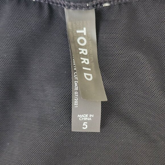 Torrid 5X Skulls Stars Racerback Tankini Swim Top Wireless Padded DD/F Punk Goth - Picture 8 of 12